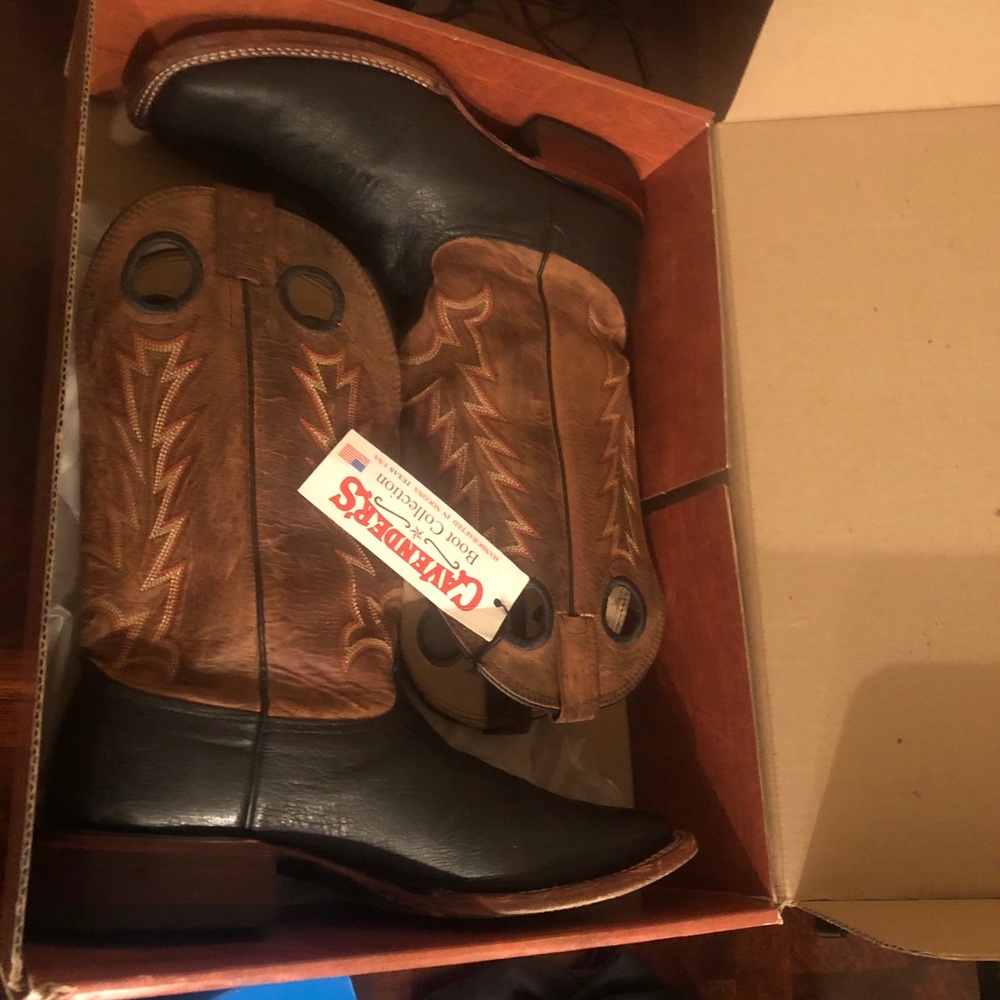 Boots - Picture 2 of 4
